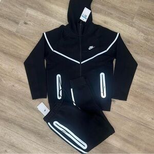Nike tech reflective set